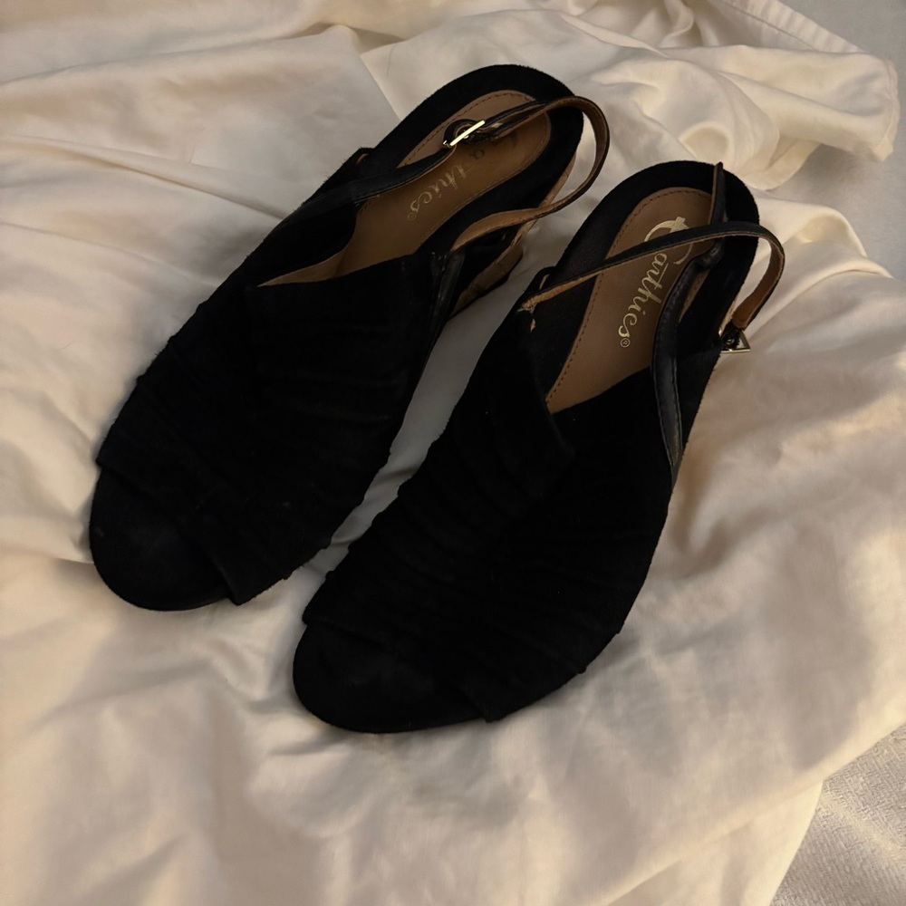 Earthies Black Heels Sleek Minimalist Design